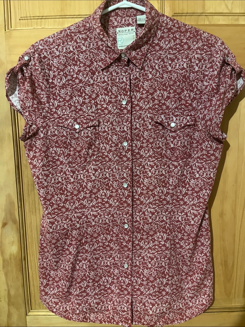 Roper Women's Short Sleeve Snap-Front Floral Button-Down Shirt - Maroon & White